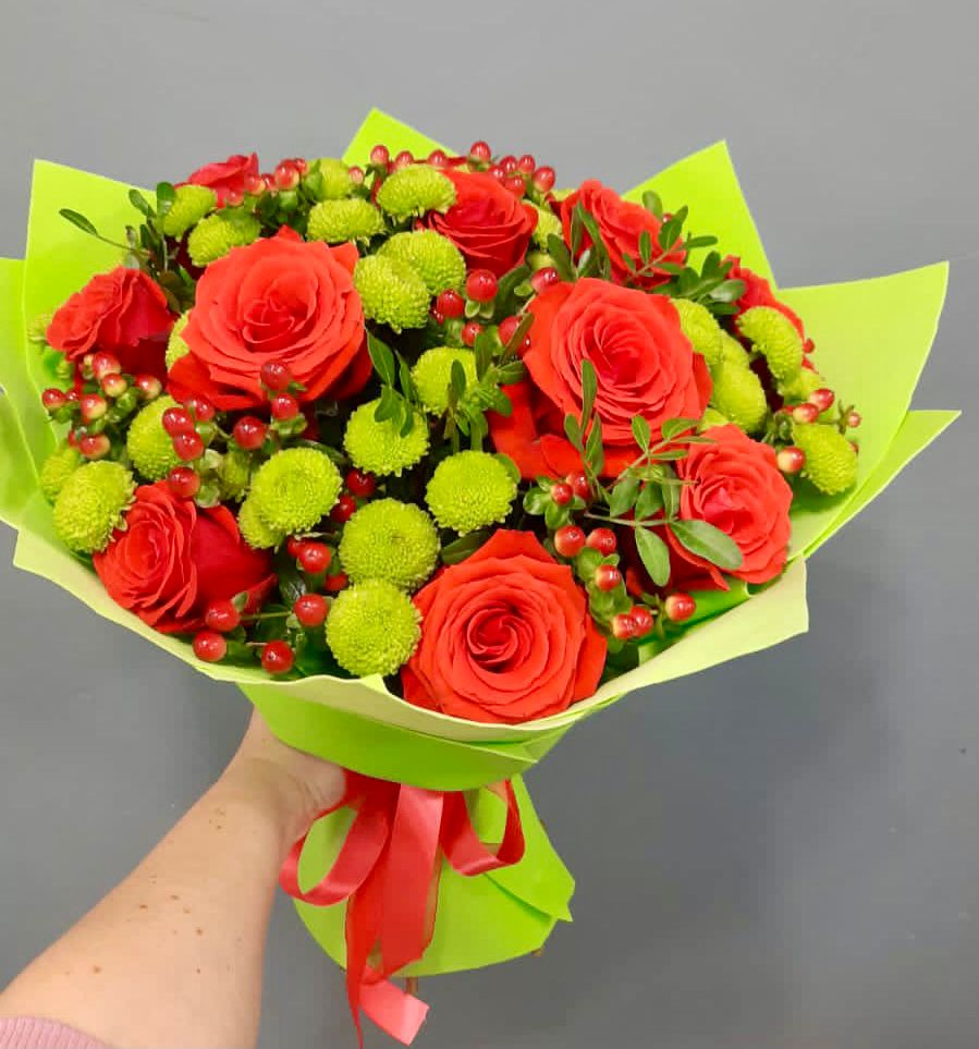 Букет цветов из: Хризантемы и Розы в Габукае