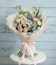 Букет цветов из:  Розы и Лизиантусы в Габукае