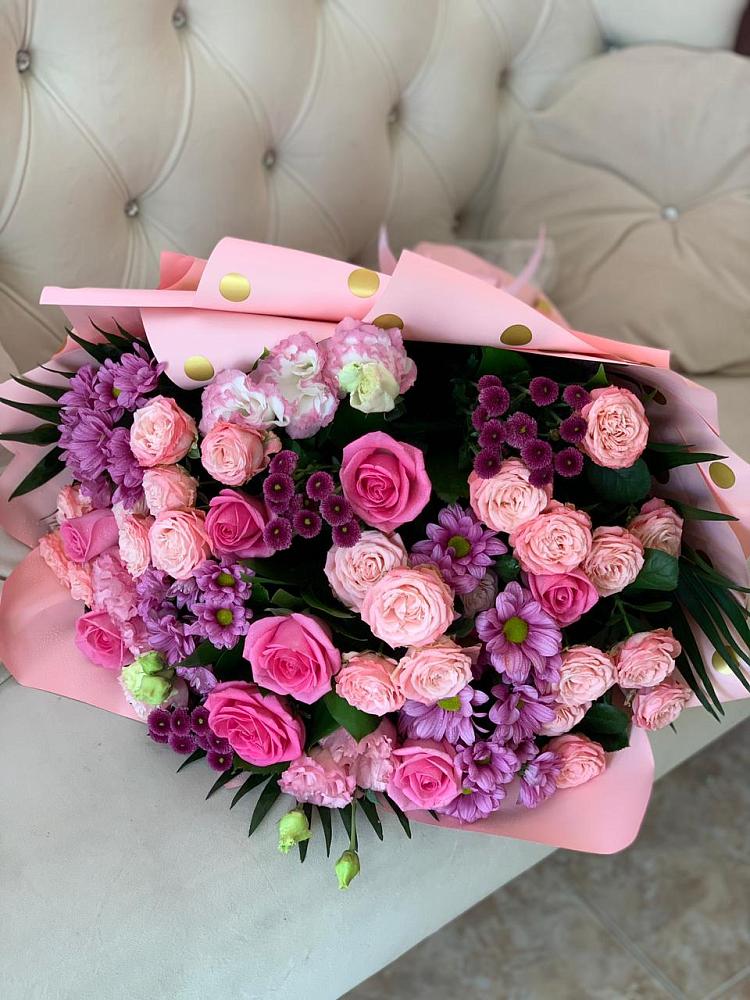 Букет цветов из: Хризантемы, Розы и Лизиантусы в Габукае