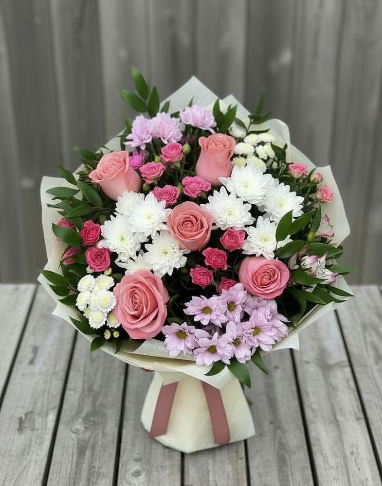Букет цветов из: Альстромерии, Гвоздики, Розы и Хризантемы в Габукае