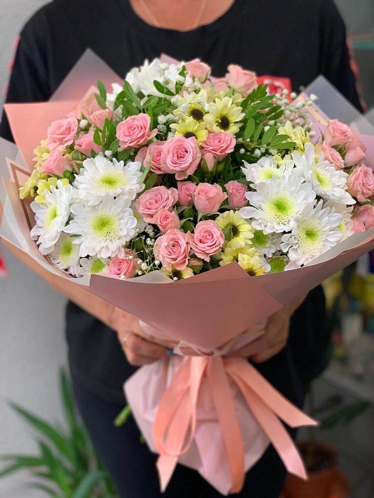 Букет цветов из: Розы и Хризантемы в Габукае