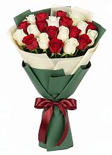 Букет Микс из красных и белых роз в Габукае