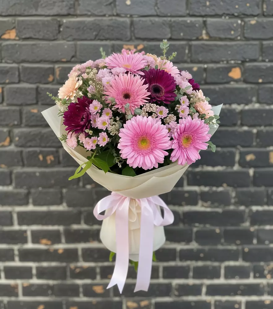 Букет цветов из: Герберы и Хризантемы в Габукае