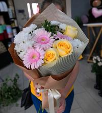 Букет цветов из:  Герберы, Розы и Хризантемы в Габукае