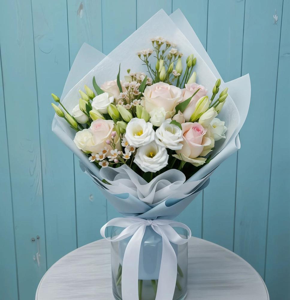 Букет цветов из: Розы и Лизиантусы в Габукае