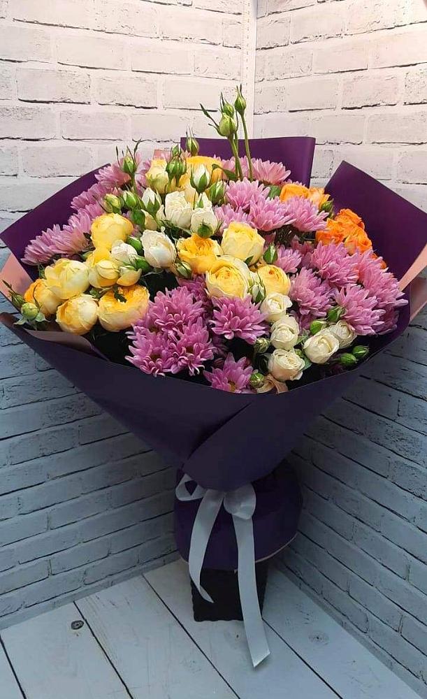 Букет цветов из: Хризантемы и Розы в Габукае