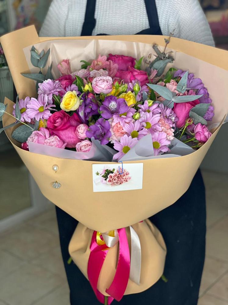 Букет цветов из: Хризантемы, Гвоздики и Альстромерии в Габукае