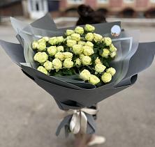 Букет Белые кустовые розы Солинеро в Габукае