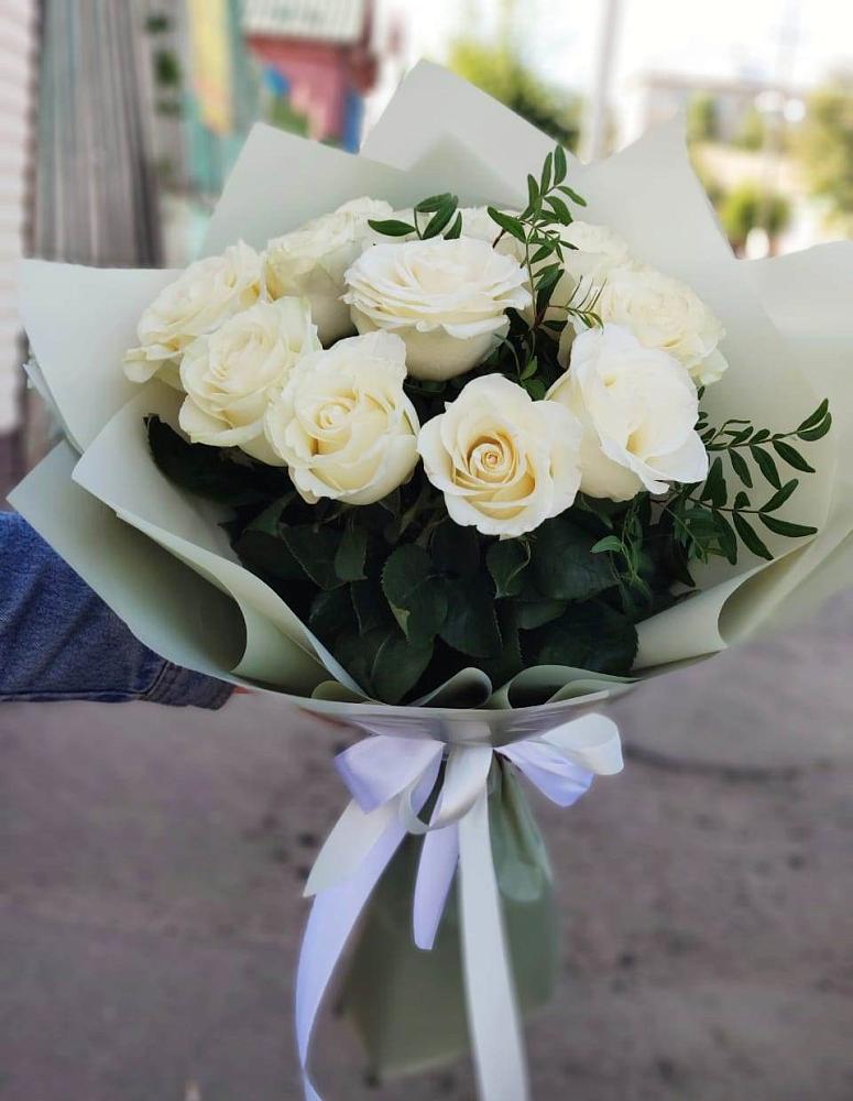 Букет Белые розы Проуд в Габукае