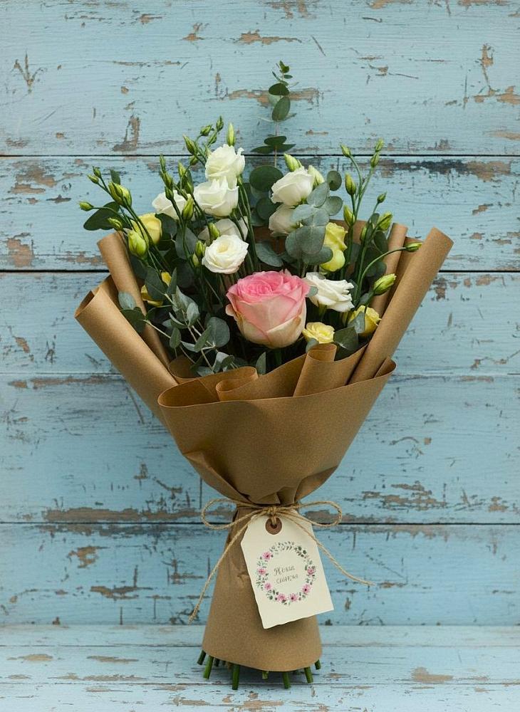 Букет цветов из: Розы и Лизиантусы в Габукае