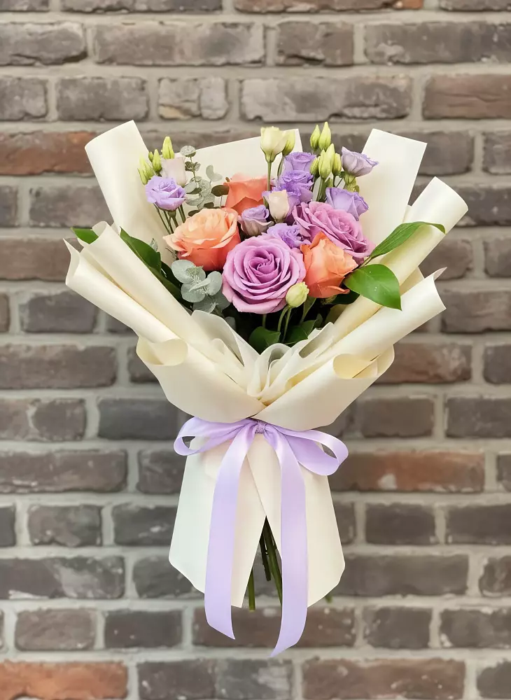 Букет цветов из: Лизиантусы и Розы в Габукае