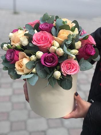 Цветочная композиция из Розы в шляпной коробке в Габукае