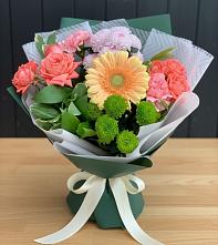 Букет цветов из:  Гвоздики, Розы, Герберы и Хризантемы в Габукае