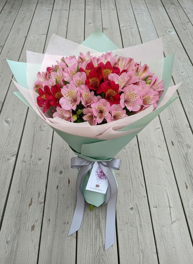 Букет цветов из: Альстромерии в Габукае