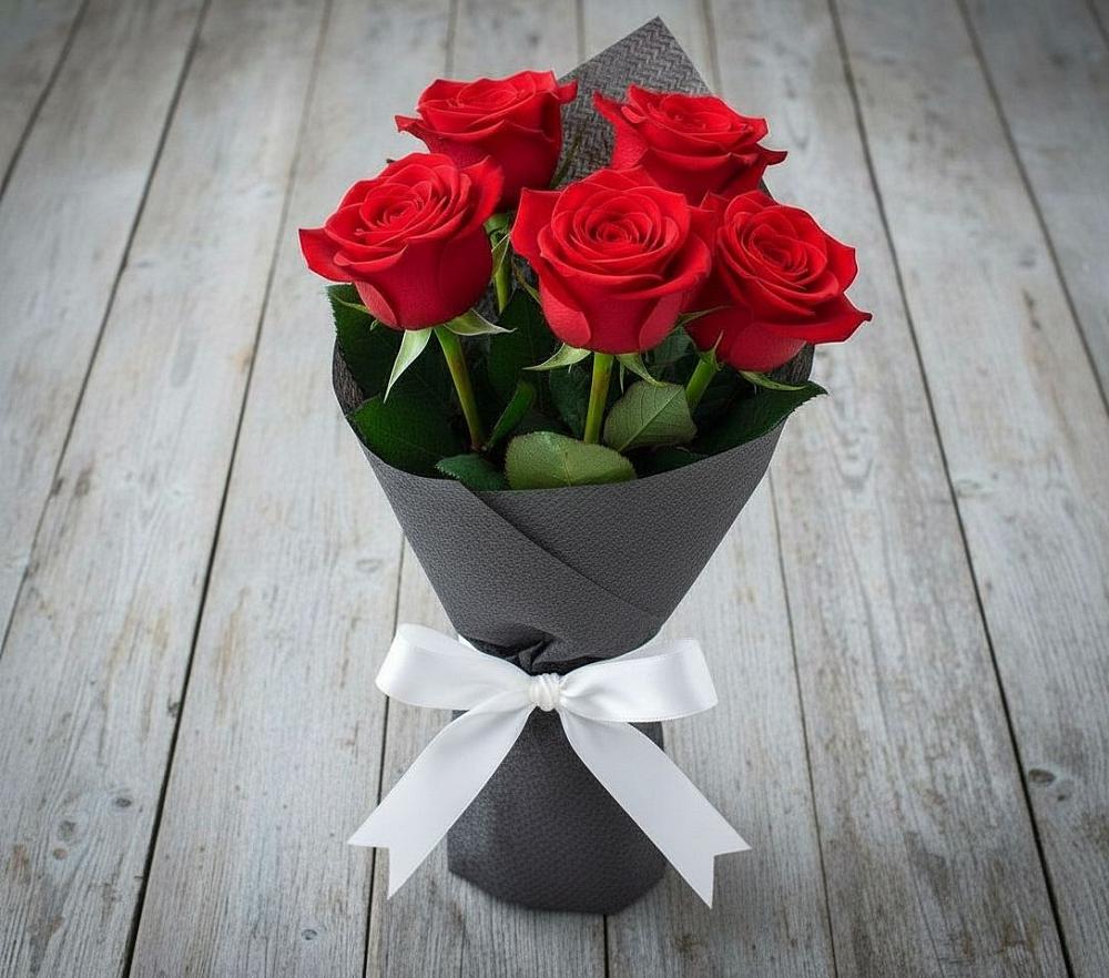Букет 5 Красных роз Эдлесс Лав в Габукае