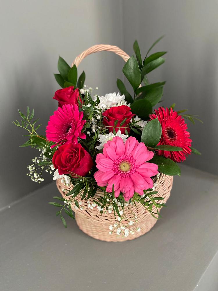 Цветочная композиция из Розы, Хризантемы и Герберы в корзине в Габукае
