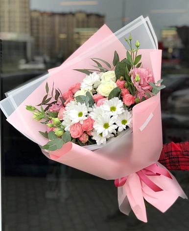Букет цветов из: Розы, Лизиантусы и Хризантемы в Габукае