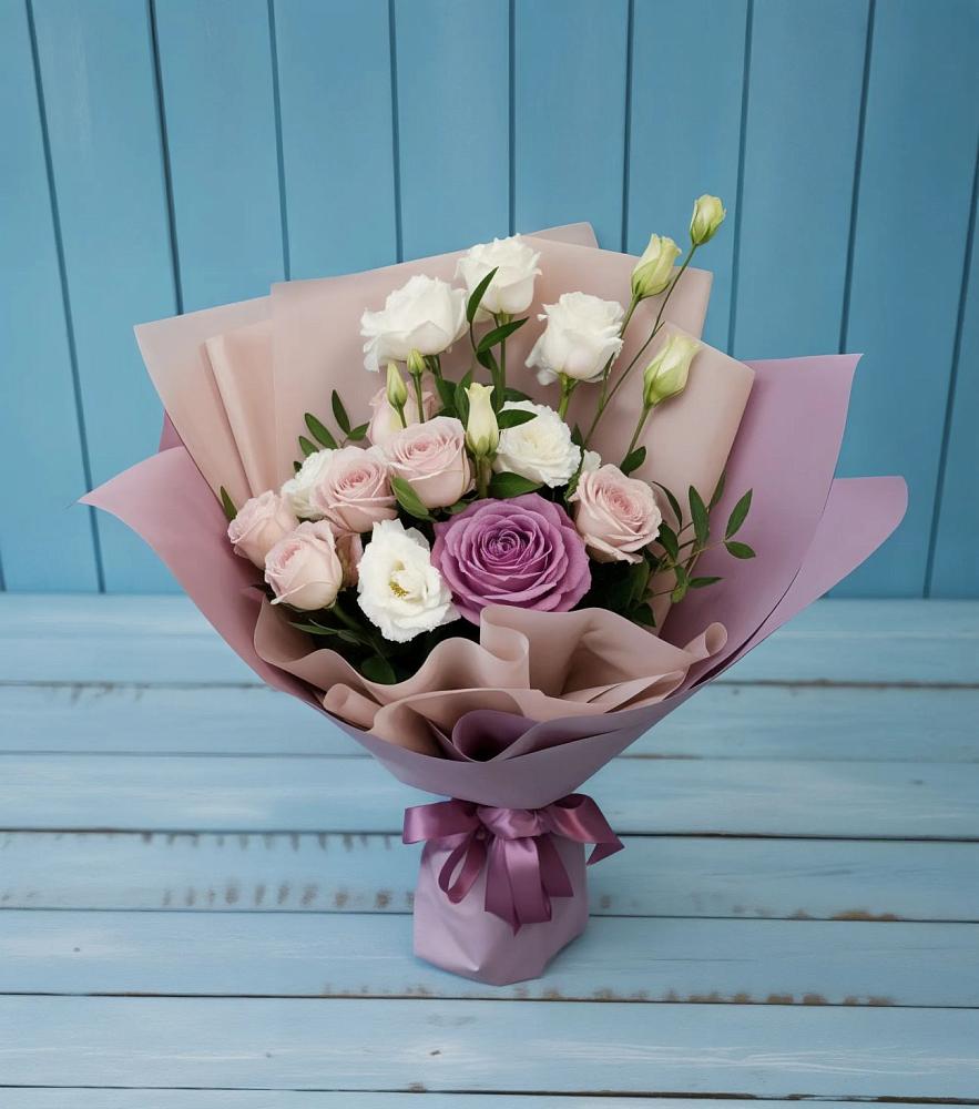 Букет цветов из: Розы и Лизиантусы в Габукае